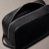 Toilettenartikel-Tasche mit Kieselstruktur Toilettenartikel-Tasche mit Kieselstruktur