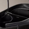 Tragetasche mit perforiertem Emblem-Logo Tragetasche mit perforiertem Emblem-Logo
