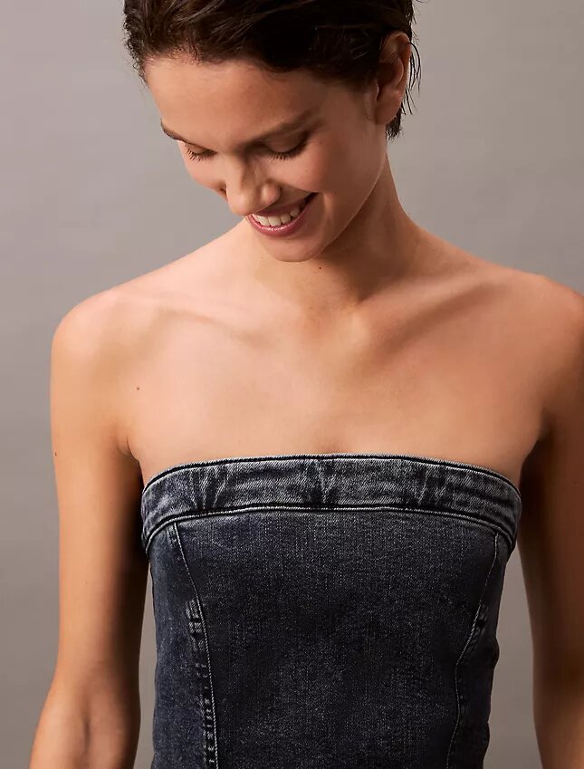 Trägerloses Denim-Minikleid Trägerloses Denim-Minikleid