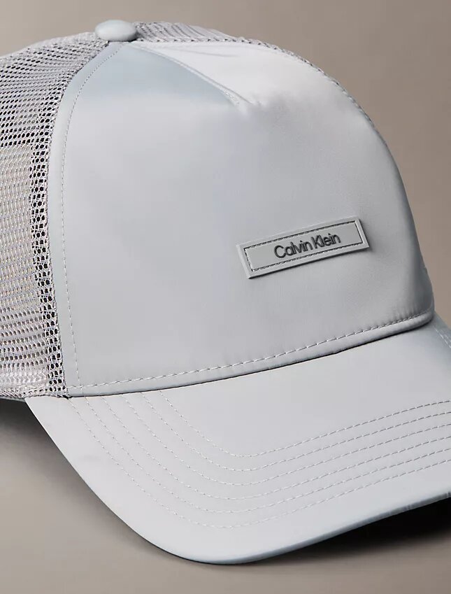 Trucker-Baseballkappe mit Standard-Logo Trucker-Baseballkappe mit Standard-Logo
