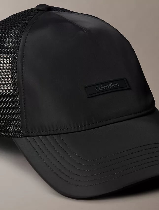 Trucker-Baseballkappe mit Standard-Logo Trucker-Baseballkappe mit Standard-Logo