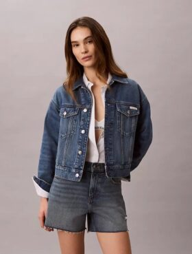 Trucker Jacket im 90er-Jahre-Stil