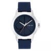 Uhr mit Emblem-Zifferblatt und Lederarmband Uhr mit Emblem-Zifferblatt und Lederarmband