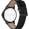 Uhr mit Emblem-Zifferblatt und Lederarmband Uhr mit Emblem-Zifferblatt und Lederarmband