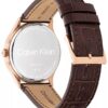 Uhr mit gebürstetem Zifferblatt und Lederarmband Uhr mit gebürstetem Zifferblatt und Lederarmband