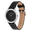 Uhr mit Lederarmband und durchgehendem Emblem-Zifferblatt Uhr mit Lederarmband und durchgehendem Emblem-Zifferblatt