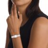 Uhr mit quadratischem Zifferblatt und Gliederarmband Uhr mit quadratischem Zifferblatt und Gliederarmband