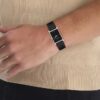 Uhr mit rechteckigem Zifferblatt und Lederarmband Uhr mit rechteckigem Zifferblatt und Lederarmband