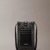 Umfassend mit Emblem-Logo verzierte Umhängetasche für das Handy