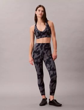 Weiche 7/8-Leggings mit abstraktem Sportprint