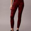 Weiche 7/8-Leggings mit abstraktem Sportprint