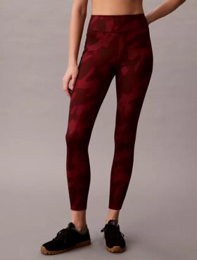 Weiche 7/8-Leggings mit abstraktem Sportprint