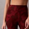 Weiche 7/8-Leggings mit abstraktem Sportprint
