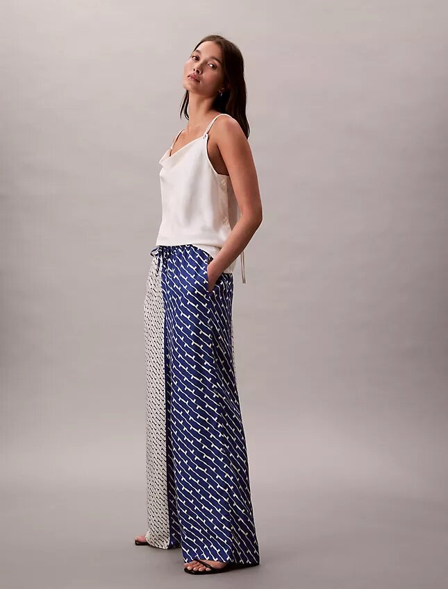 Weite Hose aus bedrucktem Viskose-Twill Weite Hose aus bedrucktem Viskose-Twill