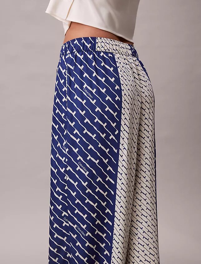 Weite Hose aus bedrucktem Viskose-Twill Weite Hose aus bedrucktem Viskose-Twill