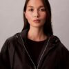 Windjacke mit Jacquard-Emblem-Logo Windjacke mit Jacquard-Emblem-Logo