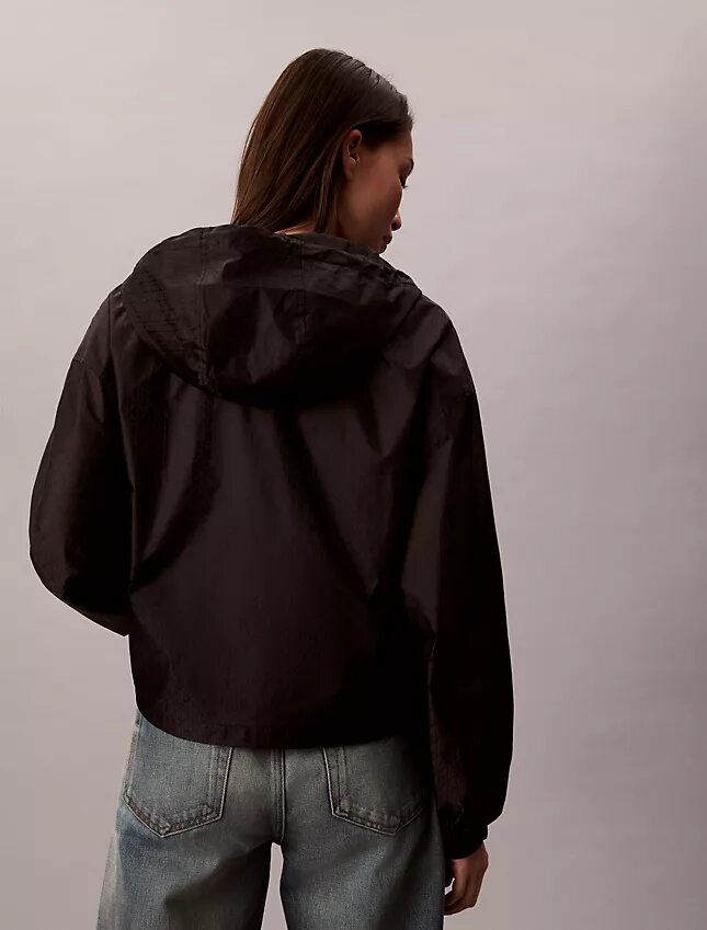 Windjacke mit Jacquard-Emblem-Logo Windjacke mit Jacquard-Emblem-Logo